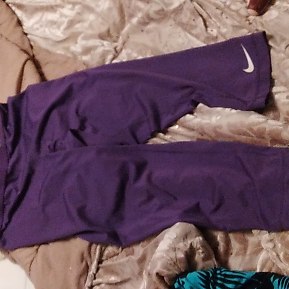 Nike Pro Capri legging,.purple size large